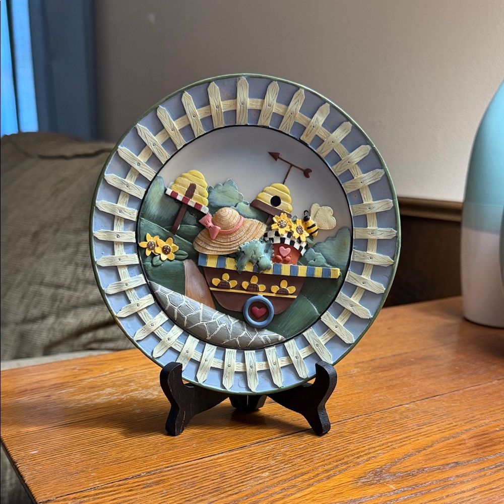 Vintage Collectable Plate With 3D Design & Easel